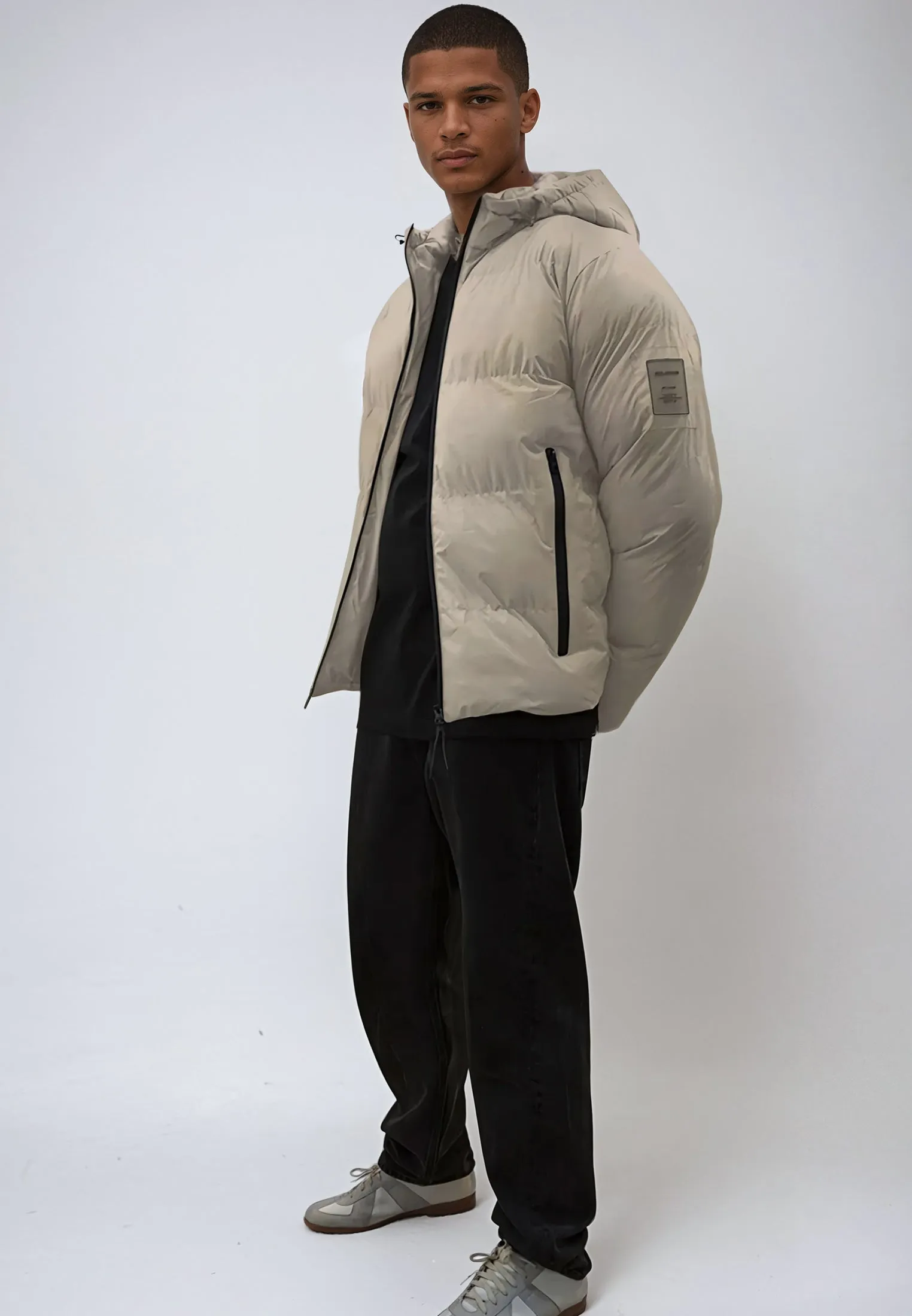 PERFORMANCE PUFFER JACKET TAN