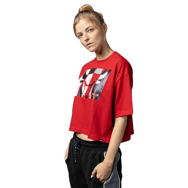 Playera Manga Corta Chicago Bulls NBA Athleisure para Mujer