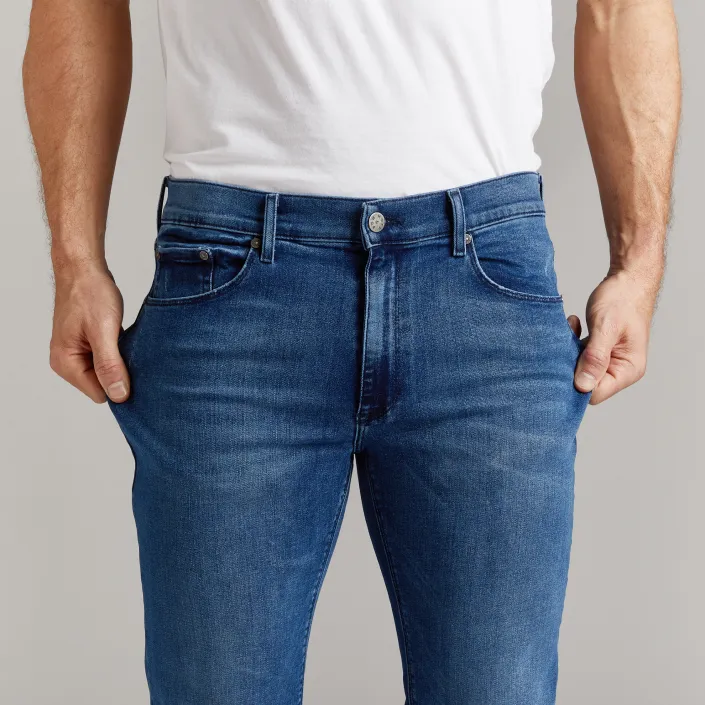 Slim Staple Jeans