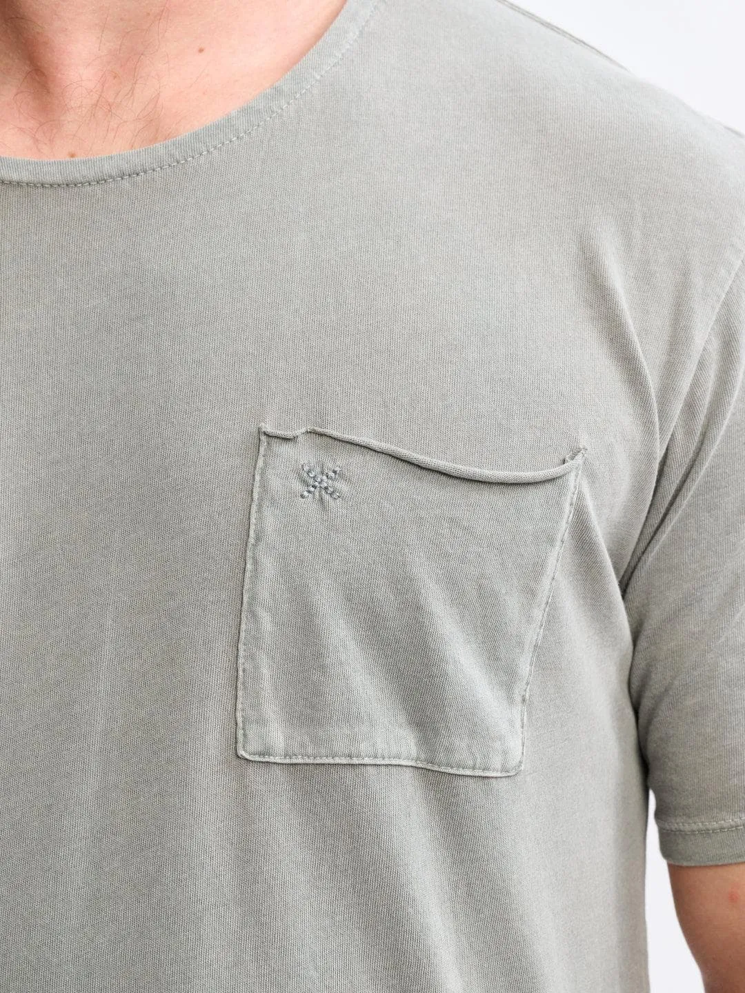 X-Pocket Curved Hem - Tee